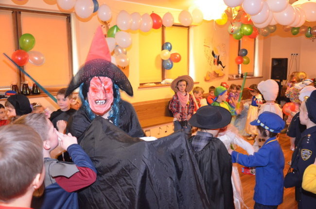 Kolorowy bal w Kolorowym Świecie (zdjęcia)