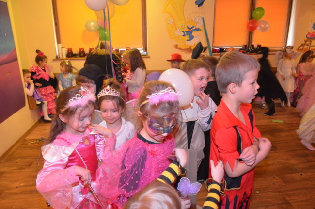 Kolorowy bal w Kolorowym Świecie (zdjęcia)