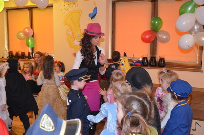 Kolorowy bal w Kolorowym Świecie (zdjęcia)