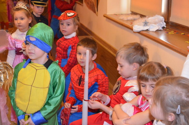 Kolorowy bal w Kolorowym Świecie (zdjęcia)