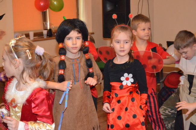Kolorowy bal w Kolorowym Świecie (zdjęcia)