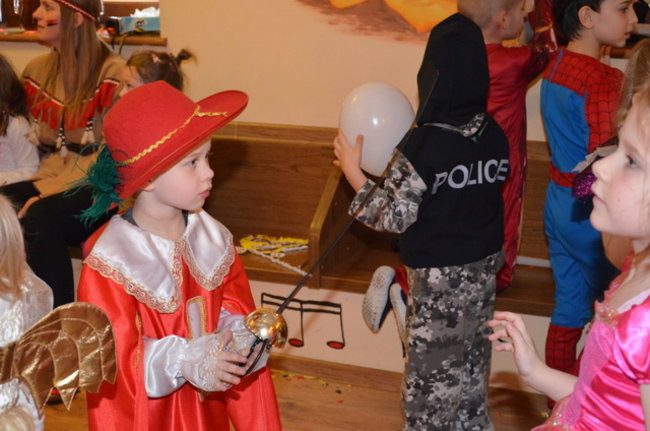 Kolorowy bal w Kolorowym Świecie (zdjęcia)