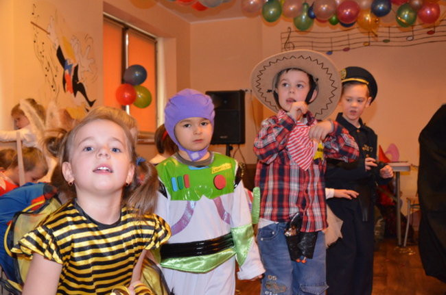 Kolorowy bal w Kolorowym Świecie (zdjęcia)