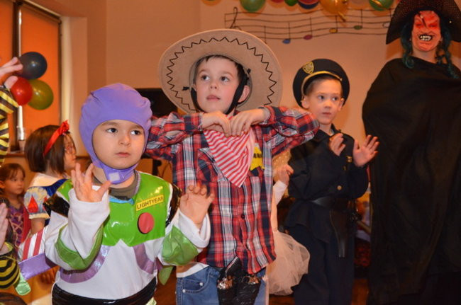 Kolorowy bal w Kolorowym Świecie (zdjęcia)