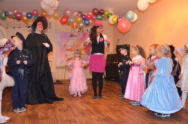 Kolorowy bal w Kolorowym Świecie (zdjęcia)