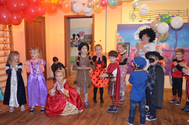 Kolorowy bal w Kolorowym Świecie (zdjęcia)