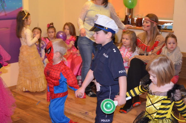 Kolorowy bal w Kolorowym Świecie (zdjęcia)