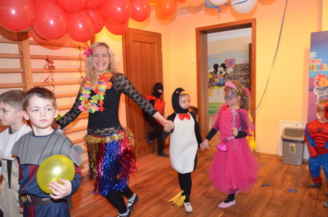 Kolorowy bal w Kolorowym Świecie (zdjęcia)