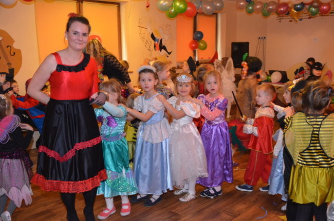 Kolorowy bal w Kolorowym Świecie (zdjęcia)