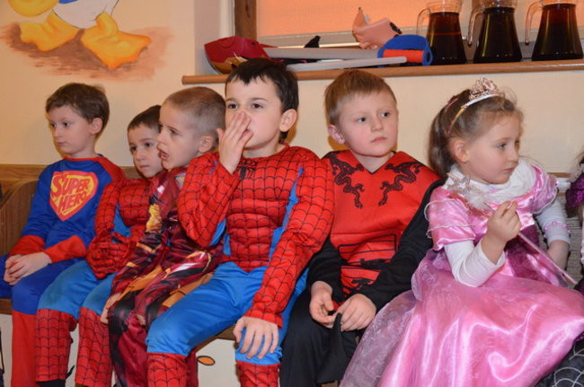 Kolorowy bal w Kolorowym Świecie (zdjęcia)