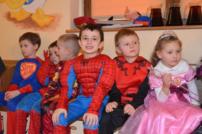 Kolorowy bal w Kolorowym Świecie (zdjęcia)