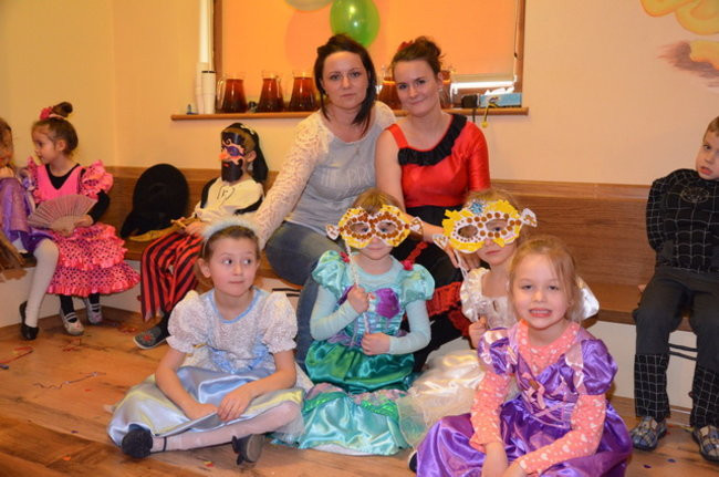 Kolorowy bal w Kolorowym Świecie (zdjęcia)