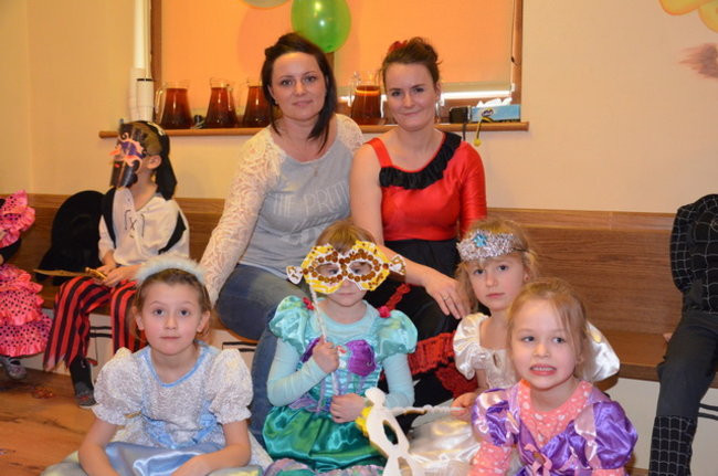 Kolorowy bal w Kolorowym Świecie (zdjęcia)