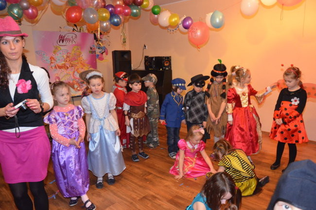 Kolorowy bal w Kolorowym Świecie (zdjęcia)