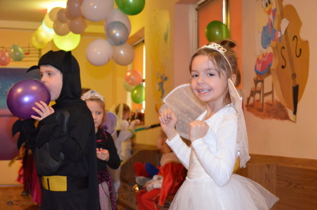 Kolorowy bal w Kolorowym Świecie (zdjęcia)