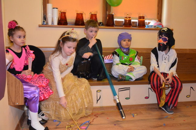 Kolorowy bal w Kolorowym Świecie (zdjęcia)