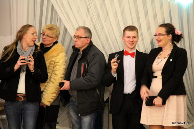 Niebieski tort na studniówce ZSR-B (zdjęcia)