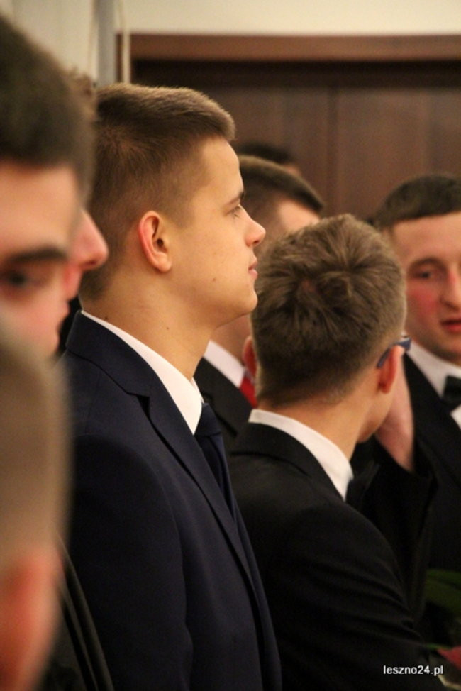 Niebieski tort na studniówce ZSR-B (zdjęcia)