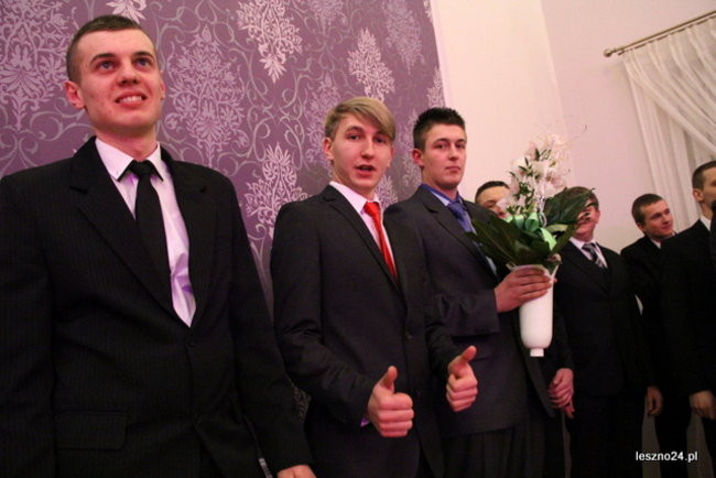 Niebieski tort na studniówce ZSR-B (zdjęcia)