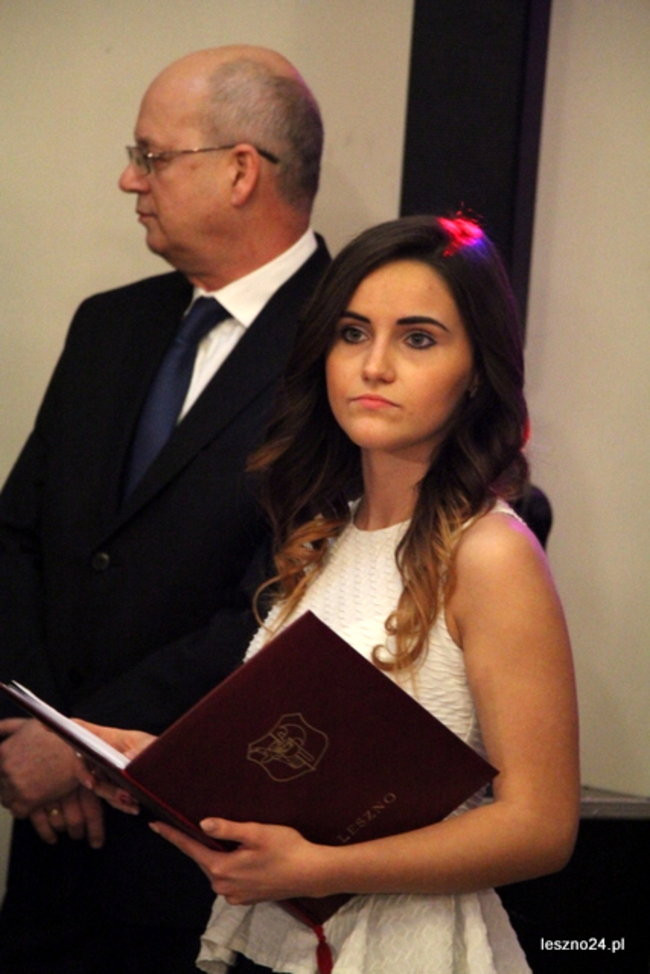 Niebieski tort na studniówce ZSR-B (zdjęcia)