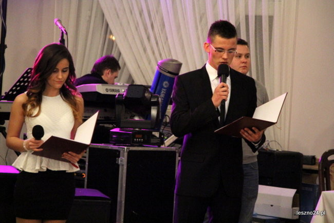 Niebieski tort na studniówce ZSR-B (zdjęcia)