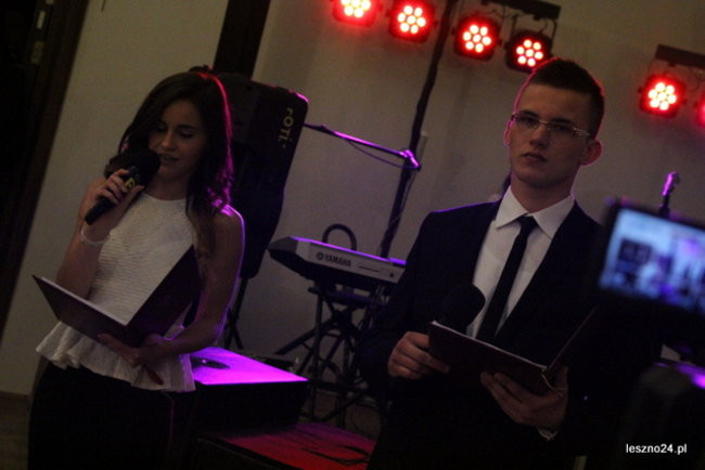 Niebieski tort na studniówce ZSR-B (zdjęcia)