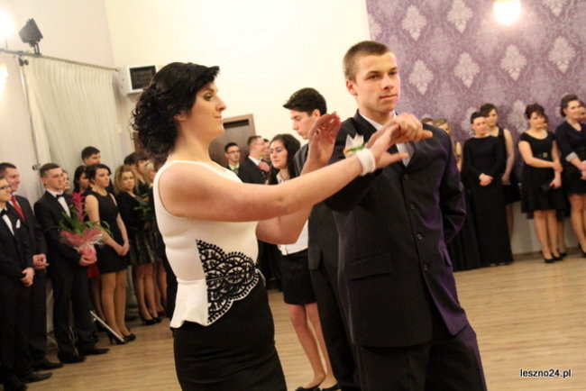 Niebieski tort na studniówce ZSR-B (zdjęcia)