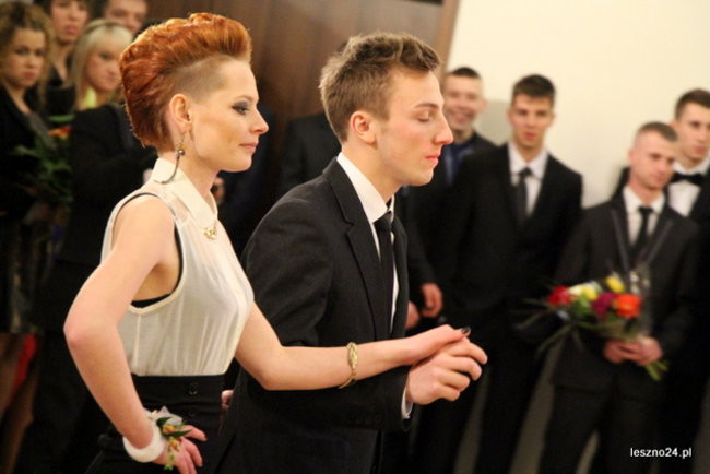 Niebieski tort na studniówce ZSR-B (zdjęcia)