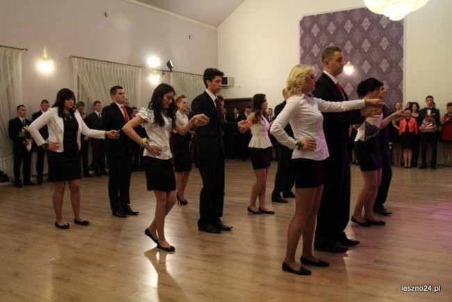 Niebieski tort na studniówce ZSR-B (zdjęcia)