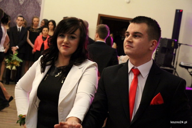 Niebieski tort na studniówce ZSR-B (zdjęcia)