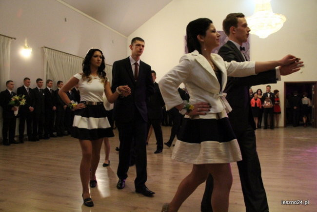 Niebieski tort na studniówce ZSR-B (zdjęcia)