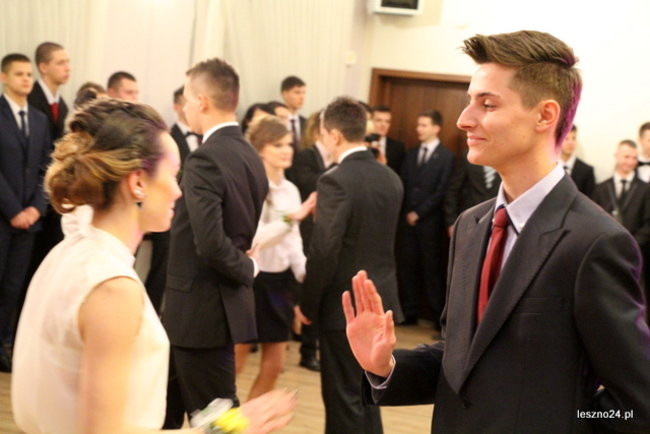 Niebieski tort na studniówce ZSR-B (zdjęcia)