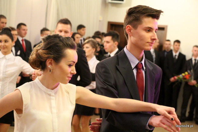 Niebieski tort na studniówce ZSR-B (zdjęcia)