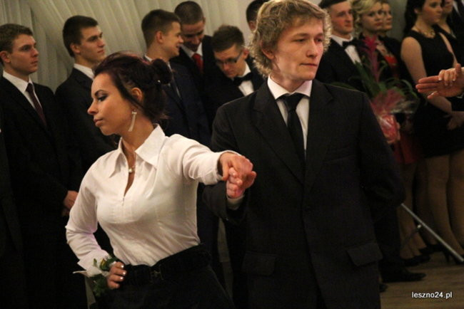 Niebieski tort na studniówce ZSR-B (zdjęcia)