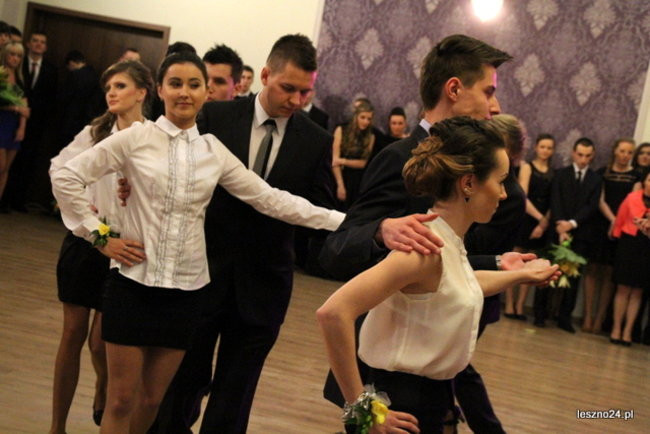 Niebieski tort na studniówce ZSR-B (zdjęcia)