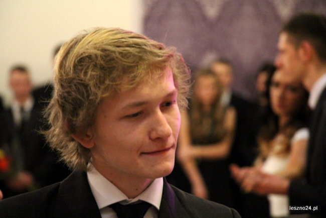 Niebieski tort na studniówce ZSR-B (zdjęcia)