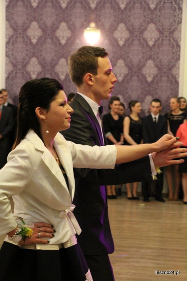 Niebieski tort na studniówce ZSR-B (zdjęcia)