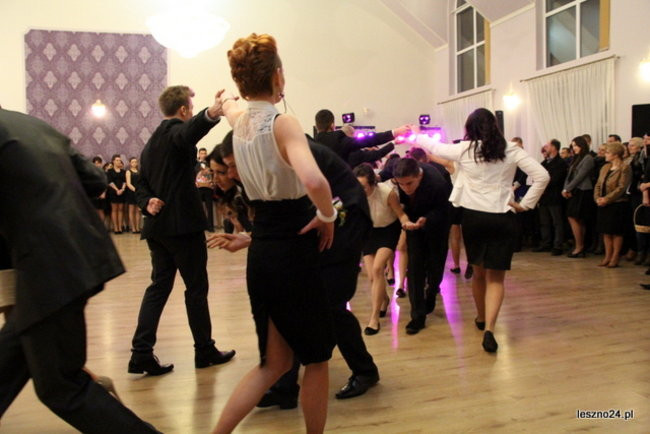 Niebieski tort na studniówce ZSR-B (zdjęcia)