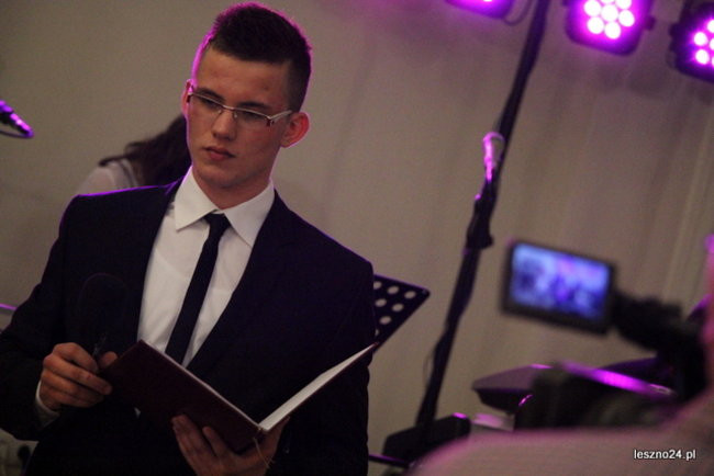 Niebieski tort na studniówce ZSR-B (zdjęcia)