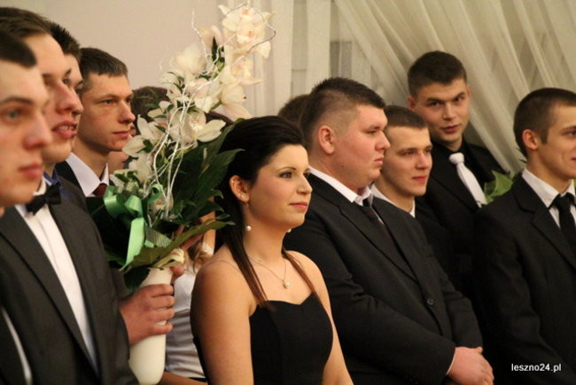 Niebieski tort na studniówce ZSR-B (zdjęcia)