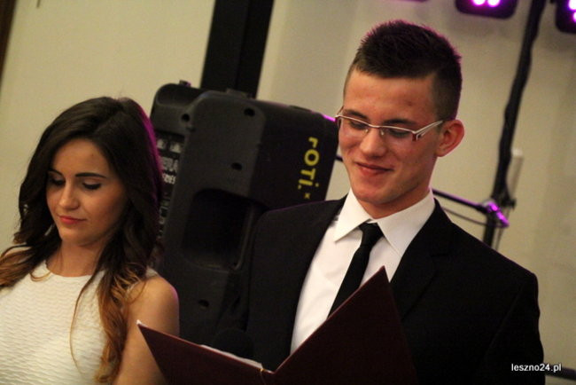 Niebieski tort na studniówce ZSR-B (zdjęcia)