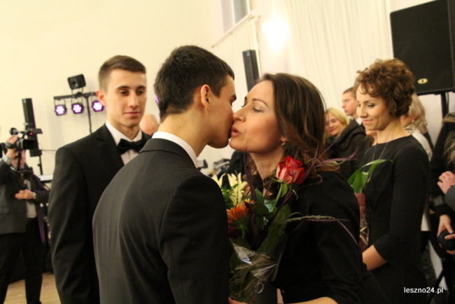 Niebieski tort na studniówce ZSR-B (zdjęcia)