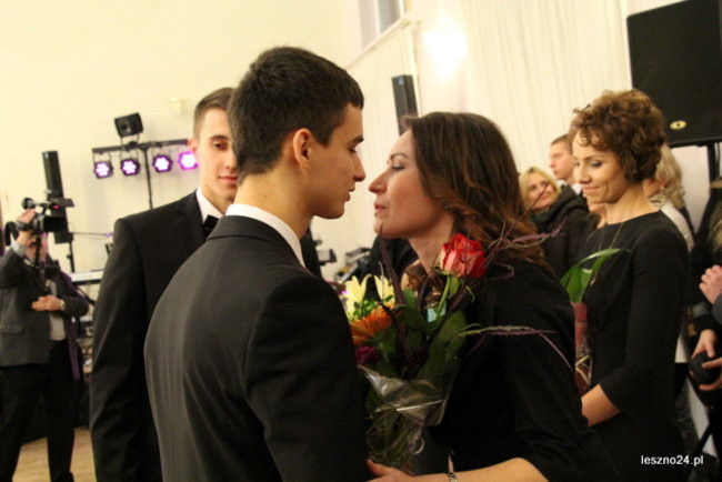 Niebieski tort na studniówce ZSR-B (zdjęcia)