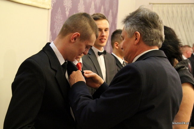 Niebieski tort na studniówce ZSR-B (zdjęcia)