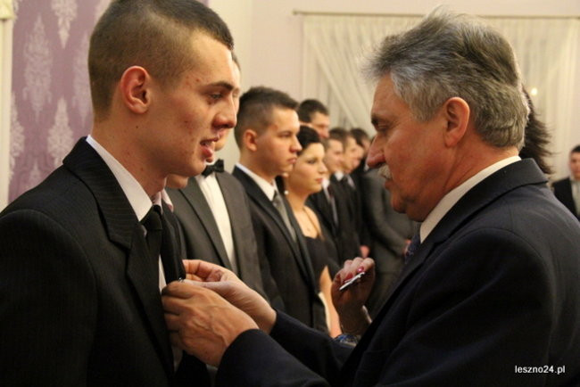 Niebieski tort na studniówce ZSR-B (zdjęcia)