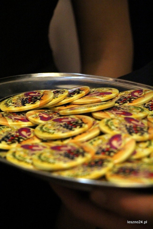 Niebieski tort na studniówce ZSR-B (zdjęcia)