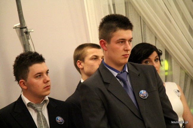 Niebieski tort na studniówce ZSR-B (zdjęcia)