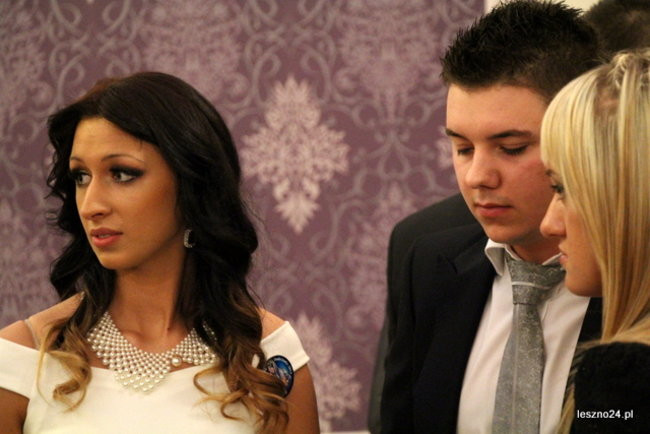 Niebieski tort na studniówce ZSR-B (zdjęcia)