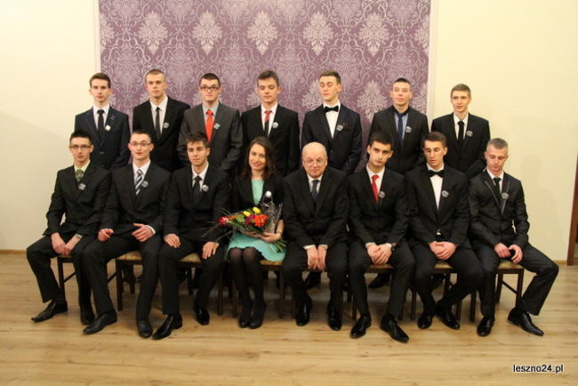 Niebieski tort na studniówce ZSR-B (zdjęcia)