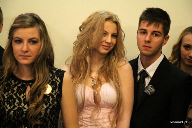 Niebieski tort na studniówce ZSR-B (zdjęcia)